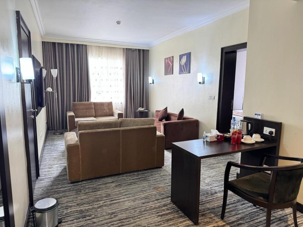 Hotel Golden Tulip Ibadan Exterior foto