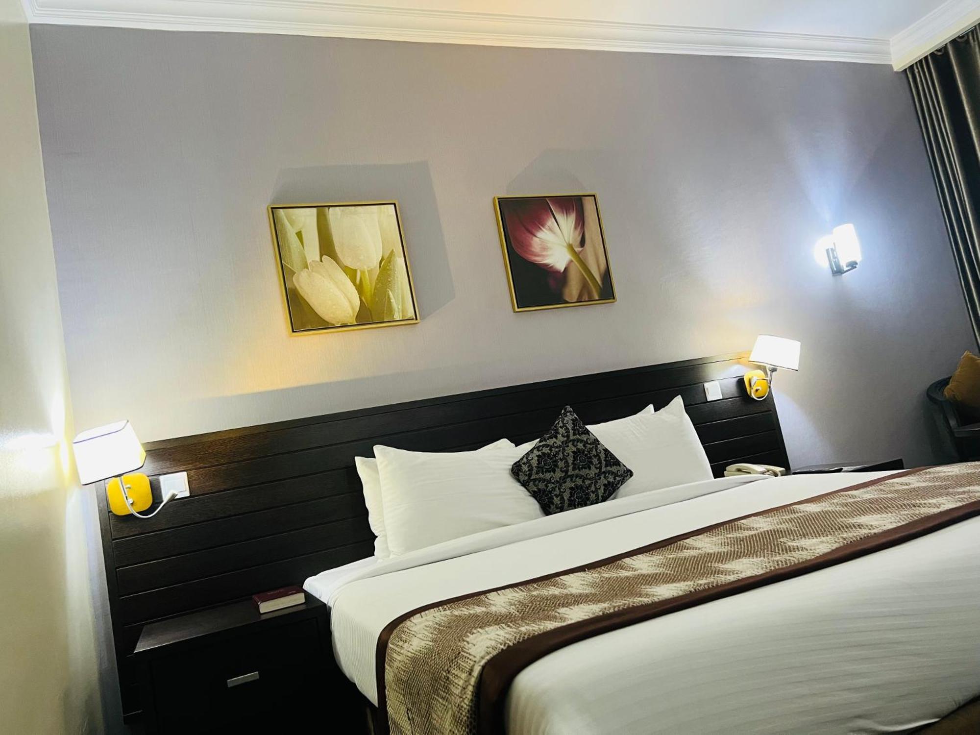 Hotel Golden Tulip Ibadan Exterior foto
