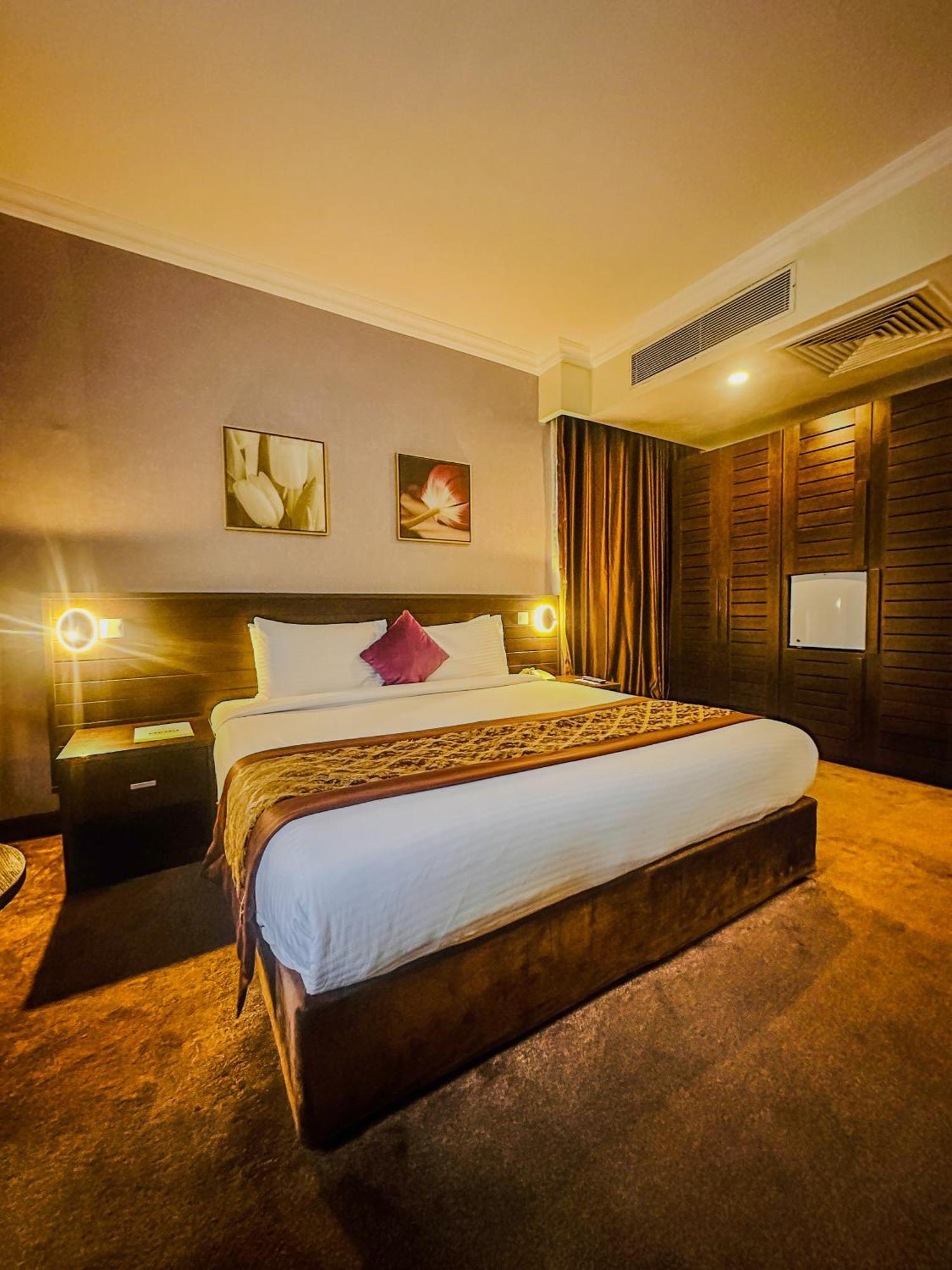 Hotel Golden Tulip Ibadan Exterior foto