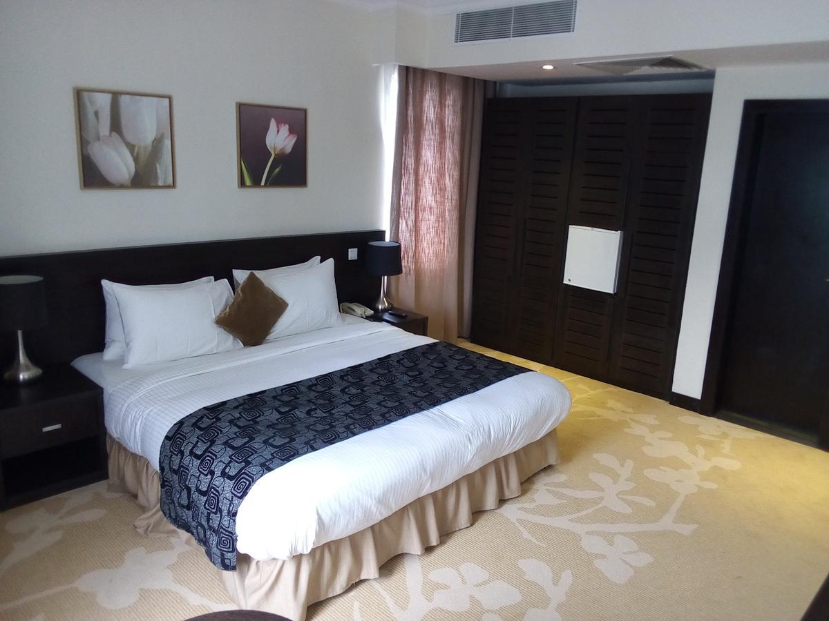 Hotel Golden Tulip Ibadan Exterior foto