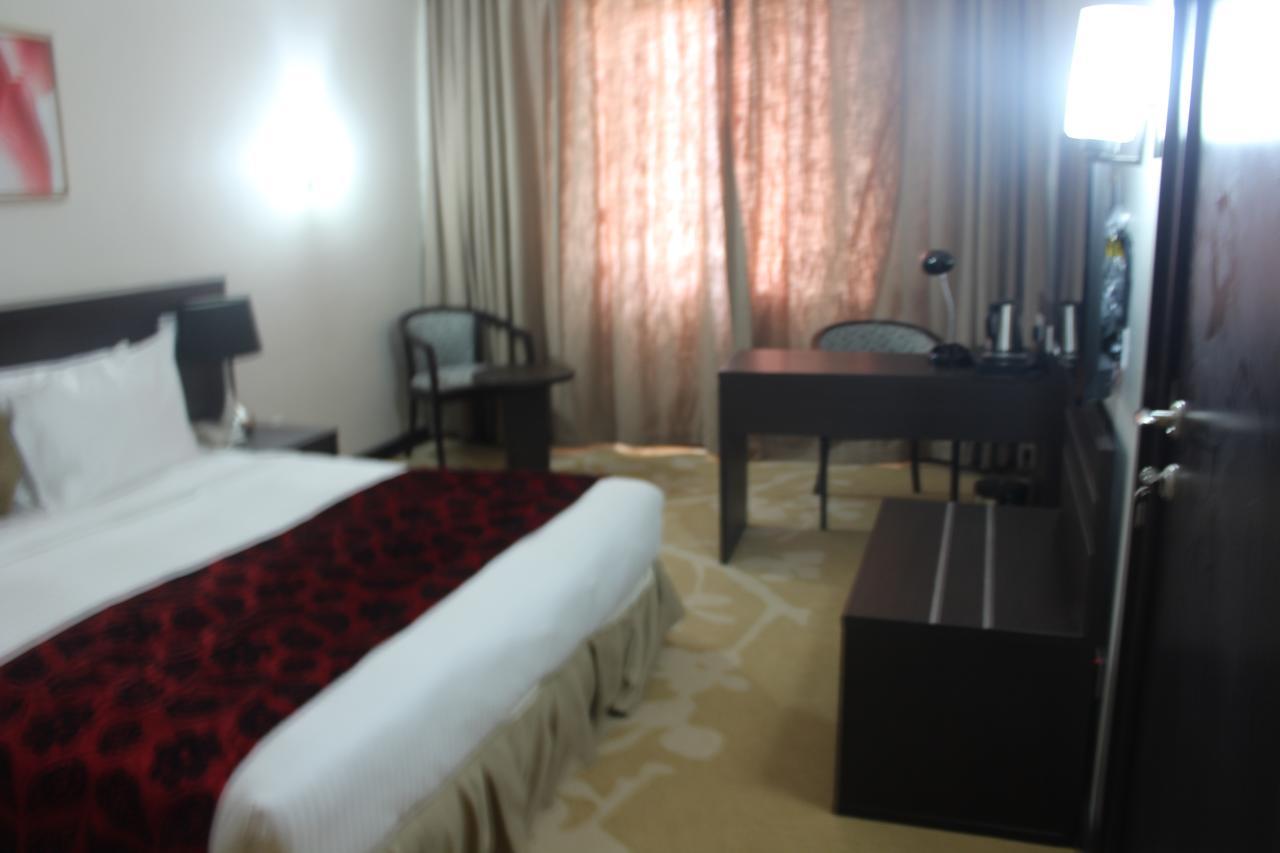Hotel Golden Tulip Ibadan Exterior foto